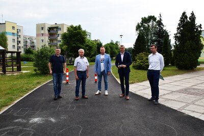 Nastąpił odbiór wyremontowanego ciągu pieszo – rowerowego przy ul. Korczaka w Ozimku