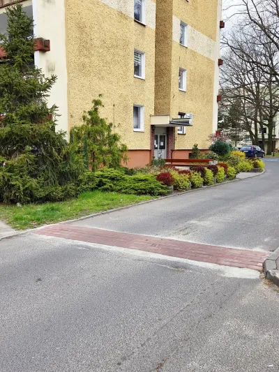 progi zwalniające na ul Sikorskiego