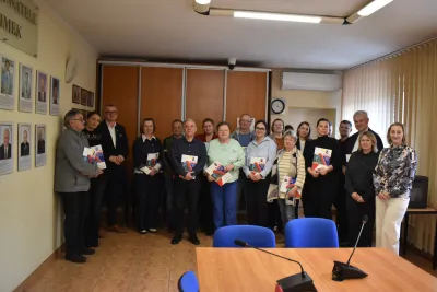 Podpisanie umów z organizacjami pozarządowymi w Ozimku