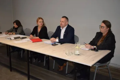 zebranie wiejskie w Pustkowie