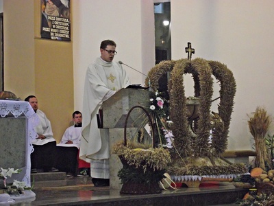 PARAFIA OZIMEK - DOZYNKI PARAFIALNE 2015 (36)