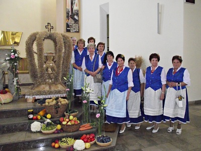 PARAFIA OZIMEK - DOZYNKI PARAFIALNE 2015 (50)