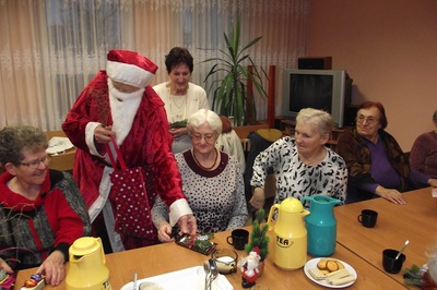 Podczas spotkania obecnym wręczono również skromne upominki z okazji Mikołaja