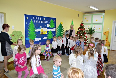 Wielowiekowe oczekiwanie na narodziny Odkupiciela - wzruszająca historia opowiedziana przez STARSZAKI I MALUCHY