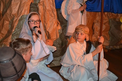 Program artystyczny wykonany przez dzieci z SP 2 Ozimek