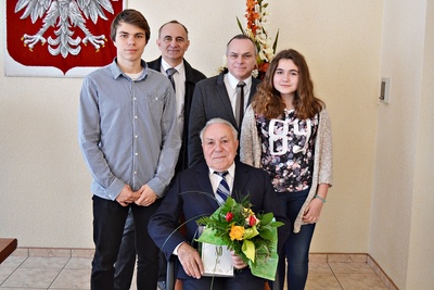 Jerzy Podstawa z synem Jaros%%C5%%82awem%%2C zi%%C4%%99ciem Tomaszem i wnukami Mi%%C5%%82oszem i Olg%%C4%%85 (2)