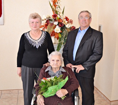 Rozalia Grabowska z c%%C3%%B3rk%%C4%%85 Katarzyn%%C4%%85 i zi%%C4%%99ciem Marcinem (1)