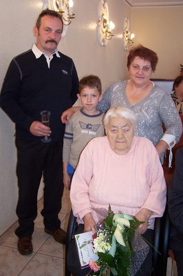 Janina Hadasch z c%%C3%%B3rk%%C4%%85 Ma%%C5%%82gorzat%%C4%%85%%2C zi%%C4%%99ciem Piotrem i prawnukiem Jakubem