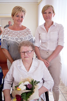 Hadzik Maria z c%%C3%%B3rk%%C4%%85 Gabriell%%C4%%85 i wnuczk%%C4%%85 Ann%%C4%%85