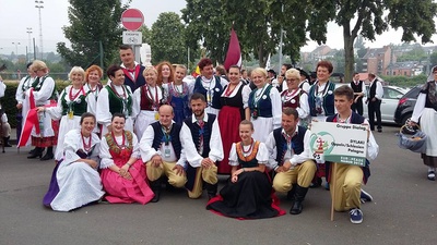 Tańczyli, tańczyli...  aż buty przedziurawili... .