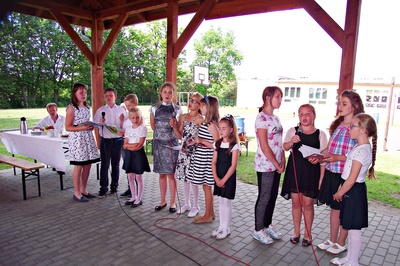 Z pięknym programem artystycznym wystąpiły dzieci ze Szkoły Podstawowej nr 2 w Ozimku