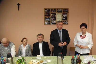 Wszystkich gości, wśród których byli również burmistrz Ozimka Jan Labus i proboszcz ks. Marian Demarczyk, przywitała Wiceprzewodnicząca DFK Krzystyna Koźlik.