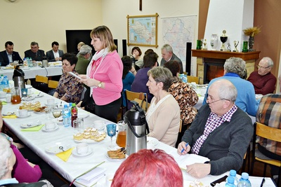 Julita Widera odczytuje sprawozdanie komisji rewizyjnej