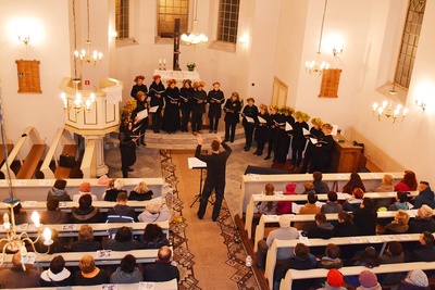 Koncert Chóru na Obcasach w Kościele Ewangelickim w Ozimku