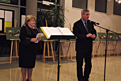 Burmistrz złożył wszystkim paniom życzenia