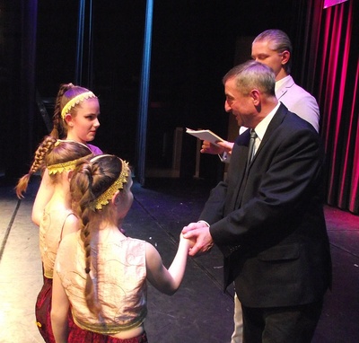 Okoliczne dyplomy dla uczestników i nagrody dla zwycięzców wręczyli burmistrz Ozimka Jan Labus wraz z Witoldem Sobczakiem