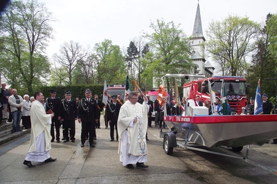 Uroczyste poświęcenie łodzi OSP Antoniów