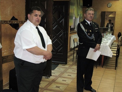 Naczelnik OSP Szczedrzyk Andrzej Jakubiec odczytał również list od radnego Joachima Wiesbacha, który nie mógł uczestniczyć w uroczystości oraz przekazał życzenia od st. bryg. Marka Gajka ? zastępcy komendanta wojewódzkiego PSP w Opolu w st. spoczynku