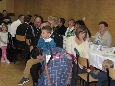 Podczas towarzyskiego spotkania druhowie podziękowali swoim małżonkom za zrozumienie dla ich pasji i powołania ? służby w Ochotniczej Straży Pożarnej ?Bogu na chwałę ? ludziom na ratunek?