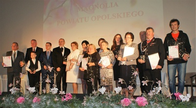 Magnolia Powiatu Opolskiego: Biała Magnolia dla Heleny Gruszki