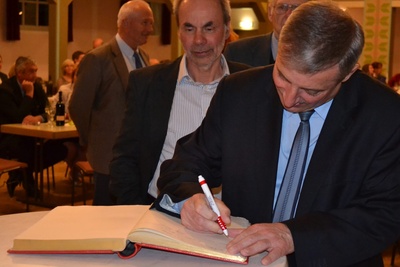 Wszyscy uczestnicy oprócz tego wpisali się do złotej księgi miasta