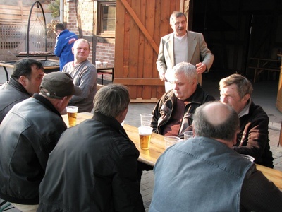 Biesiada była udana trwała do późnej nocy.