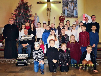 ZAŚPIEWAJMY KOLĘDĘ JEZUSOWI... - wspólne kolędowanie przy żłóbku w Schodni