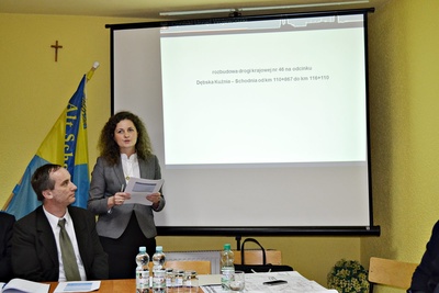 Pani Kałuża-Swoboda w formie prezentacji przedstawiła zakres kompetencji Wojewody Opolskiego 