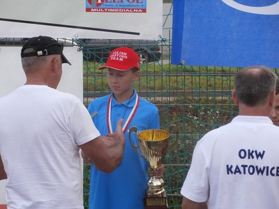 Wręczenie pucharu Markowi Kwiecińskiemu