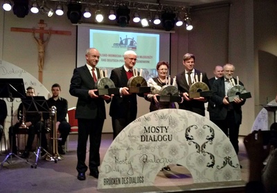 Zdjęcie grupowe z uroczystej gali