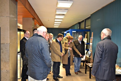 Wizyta gości z UNESCO na Zabytkowym Moście w Ozimku