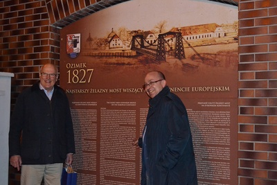 Największe zainteresowanie budził jednak Zabytkowy Most, który całe piękno i kunszt wykonania prezentuje nocna iluminacja.