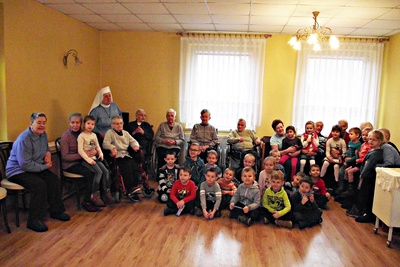 Przedszkole Publiczne nr 1 z wizytą w Domu Opieki