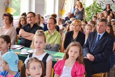 Uczestnikami konkursu byli uczniowie klas I ? VI ze wszystkich szkół podstawowych naszej gminy. Łącznie w konkursie wzięło udział 46 uczniów.