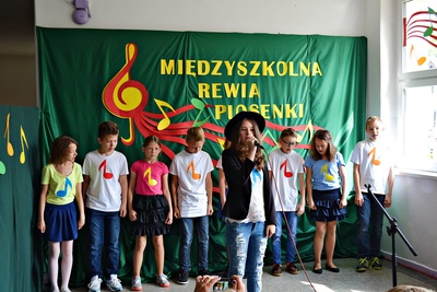 Uczestnikami konkursu byli uczniowie klas I ? VI ze wszystkich szkół podstawowych naszej gminy. Łącznie w konkursie wzięło udział 46 uczniów.