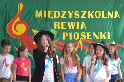 Uczestnikami konkursu byli uczniowie klas I ? VI ze wszystkich szkół podstawowych naszej gminy. Łącznie w konkursie wzięło udział 46 uczniów.