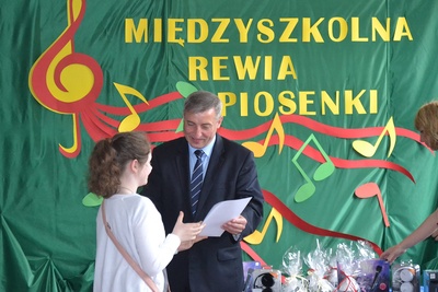 Uczestnikami konkursu byli uczniowie klas I ? VI ze wszystkich szkół podstawowych naszej gminy. Łącznie w konkursie wzięło udział 46 uczniów.