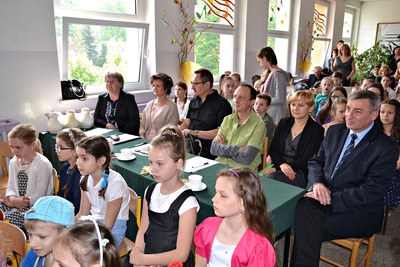 Uczestnikami konkursu byli uczniowie klas I ? VI ze wszystkich szkół podstawowych naszej gminy. Łącznie w konkursie wzięło udział 46 uczniów.