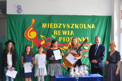 Uczestnikami konkursu byli uczniowie klas I ? VI ze wszystkich szkół podstawowych naszej gminy. Łącznie w konkursie wzięło udział 46 uczniów.