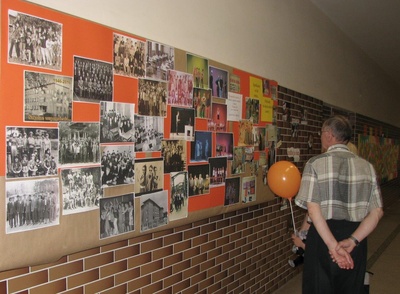 W budynku ZS zorganizowano wystawy historycznych zdjęć i dokumentów