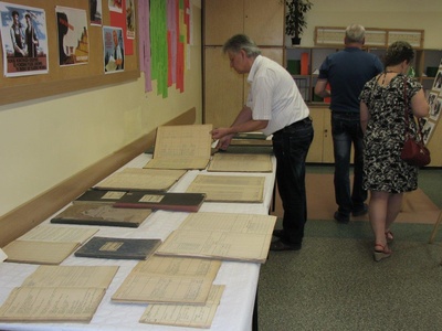 W budynku ZS zorganizowano wystawy historycznych zdjęć i dokumentów