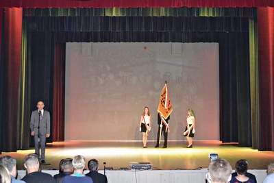 Uroczyste wprowadzenie sztandaru szkoły