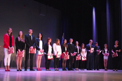 Świadectwa licealistom rozdane