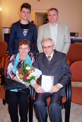 Kryspin Olszewski (w towarzystwie żony Barbary, syna Wojciecha i wnuka Jakuba)