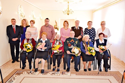 200 lat: kolejni jubilaci z gminy Ozimek obchodzili jubileusze urodzin i godów małżeńskich 