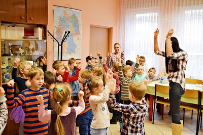 DFK Ozimek: Wiosenna wizyta dzieci z PP1