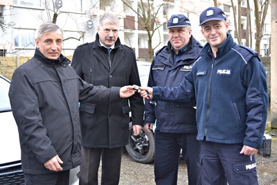Nowy radiowóz dla policjantów z Ozimka