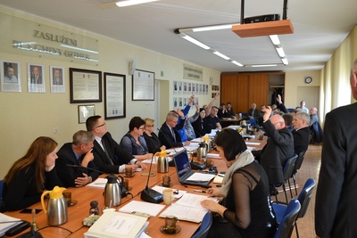 XXXVII Sesja Rady Miejskiej w Ozimku: ocena bezpieczeństwa i budżet obywatelski na 2018