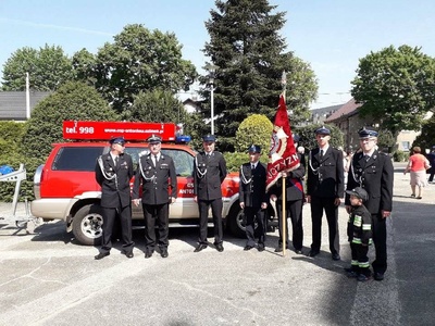 OSP Antoniów: poświęcili nowy specjalny samochód pożarniczy