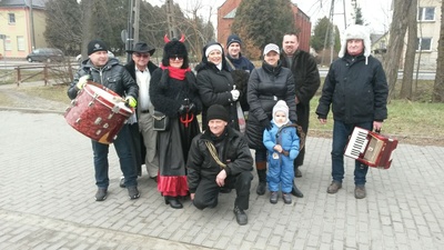 Grodziec: Strażacy z Chobia wodzili niedźwiedzia